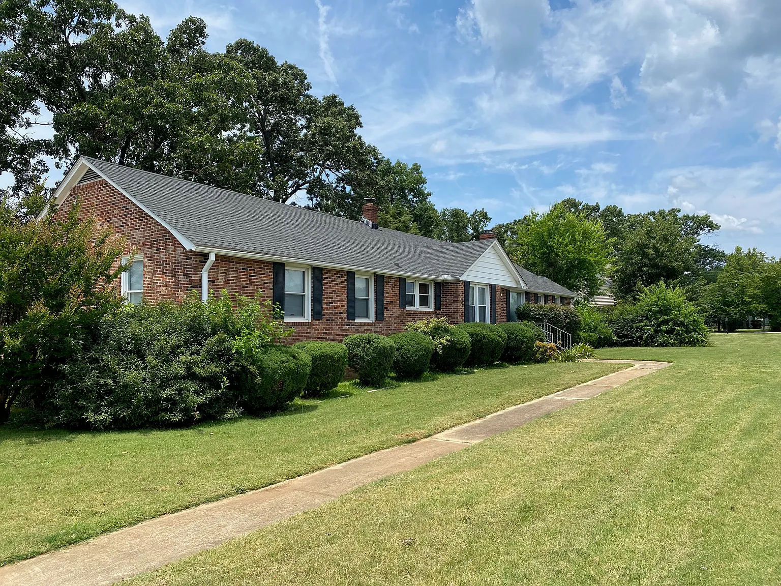 3 bed, 1855 sqft, $1,850 — Photo 2