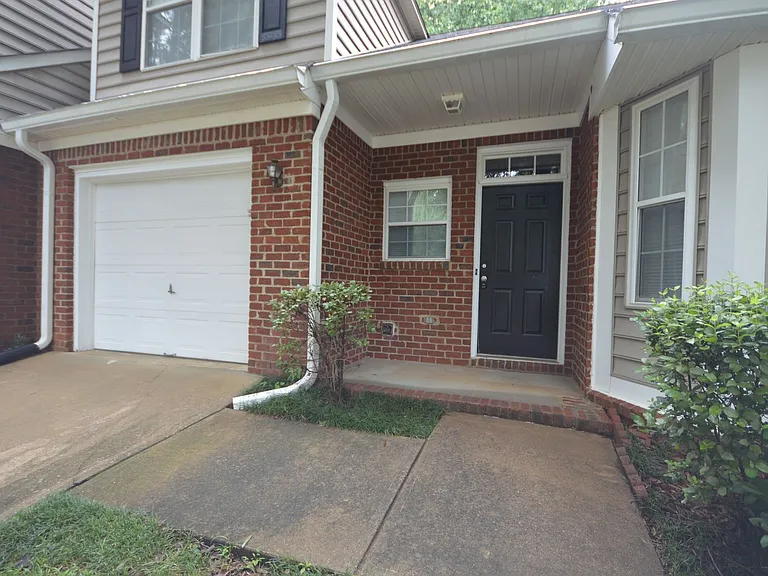 3319 Philmont Dr — Photo 2