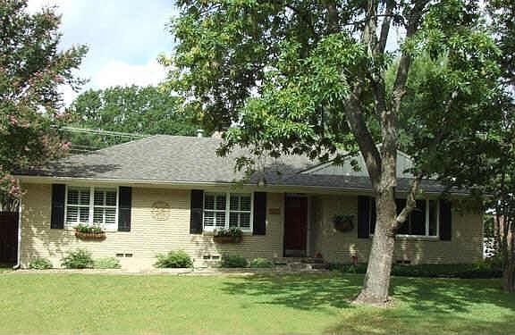 2nd image of 1005 Newberry Dr