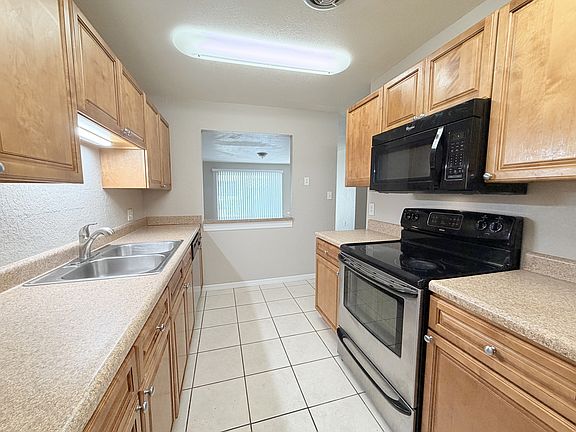 4th image of 1695 Lee Rd