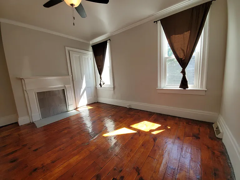 1413 Porterfield St — Photo 6