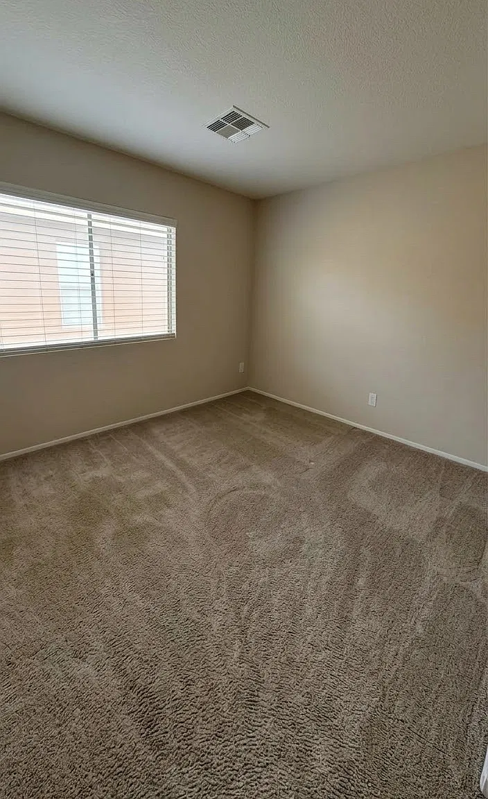 3 bed, 1384 sqft, $700 — Photo 2