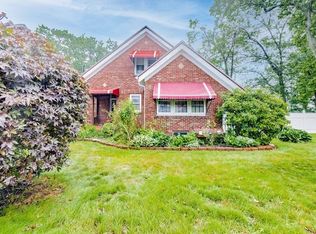 2 Brown Ave, Holyoke, MA 01040