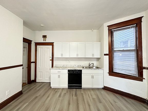 4th image of 2553 N Marshfield Ave #F2