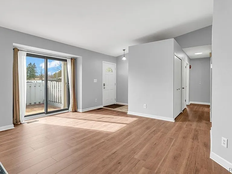 1921 Vine Way Dr #35 — Photo 7
