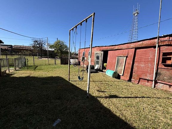 3rd image of 204 E Bryan Ave