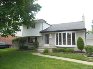 6523 Fairfield St, Garden City, MI 48135