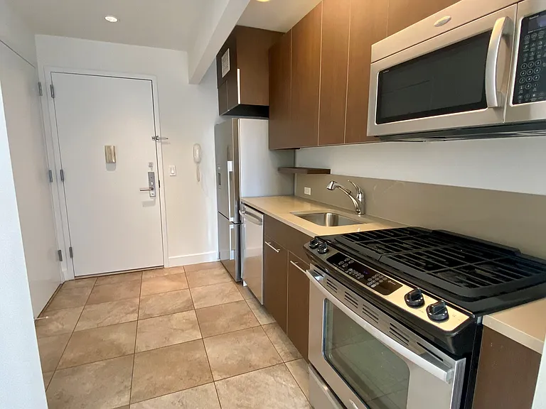 885 6th Ave #23K — Photo 8