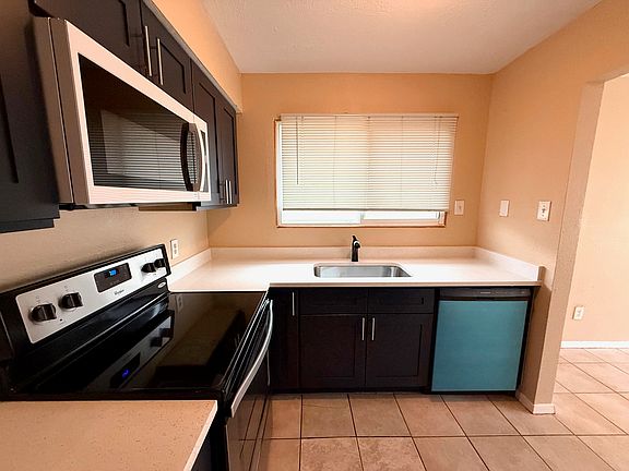 5th image of 2705 Tanglewood Dr