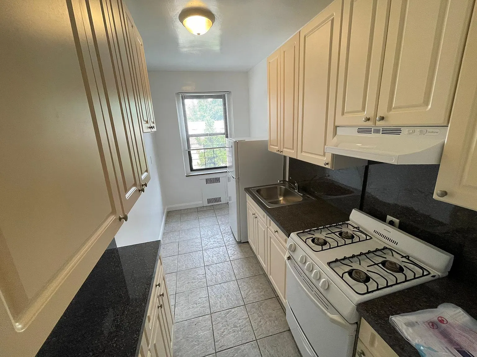 17290 Highland Ave — Photo 2