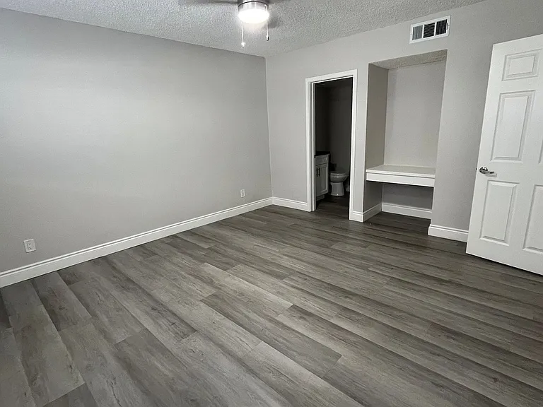 The Riviera Apartments — Photo 7