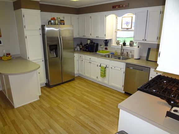 4th image of 1532 Edna Ave