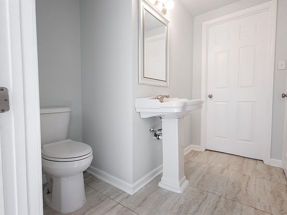 3rd image of 592 Cass St