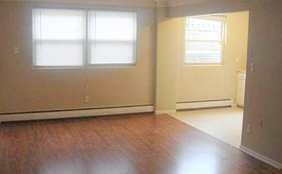 2nd image of 594 Lawson Ave W APT 3