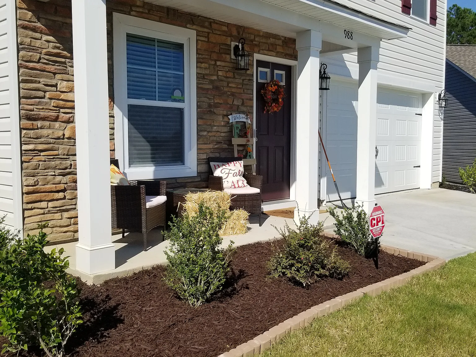 988 Oxbow Ln — Photo 2