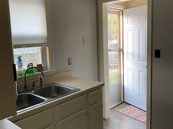 5th image of 251 N Smart St