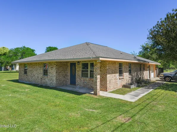 400 Surf St, Waveland, MS 39576