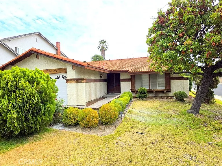 540 Citadel Dr — Photo 2
