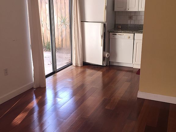5th image of 3259 Gardens East Dr APT B