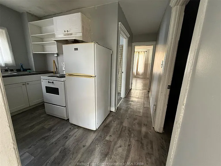 669 Marentette Ave #UPPER — Photo 10