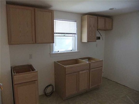 4th image of 1110 Narragansett Pkwy