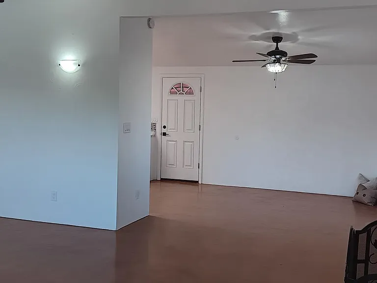 3920 E Poe St — Photo 3