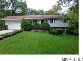 527 Cedar Dr, Metamora, IL 61548