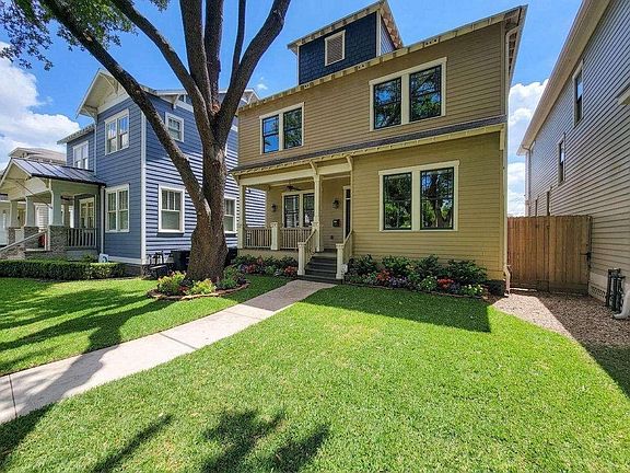 2nd image of 2028 Columbia St