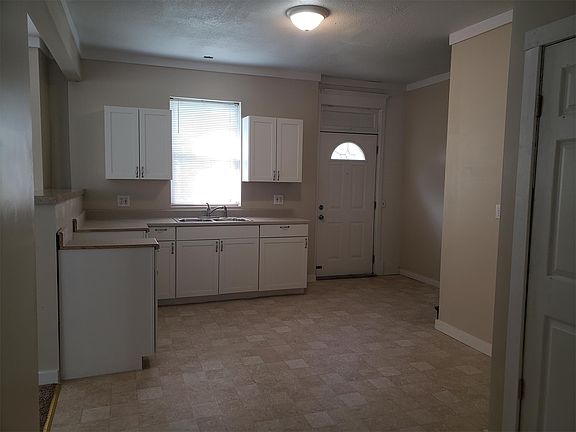 3rd image of 55 Woodbine Ave W