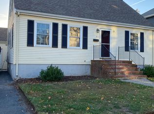 16 Saunders Rd, Norwood, MA 02062