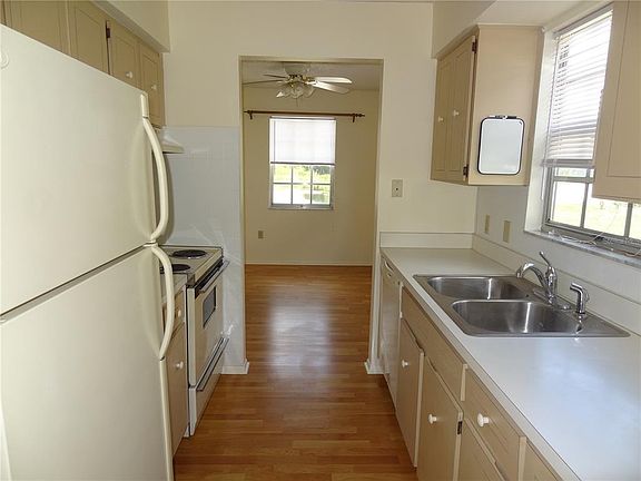 4th image of 12541 Knollbrook Ln