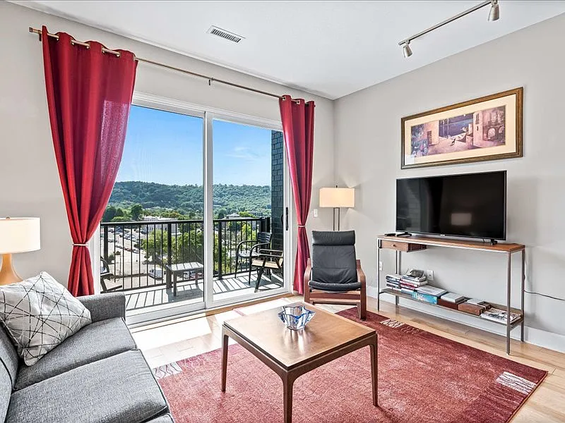 2 bed, 1092 sqft, $3,200 — Photo 2