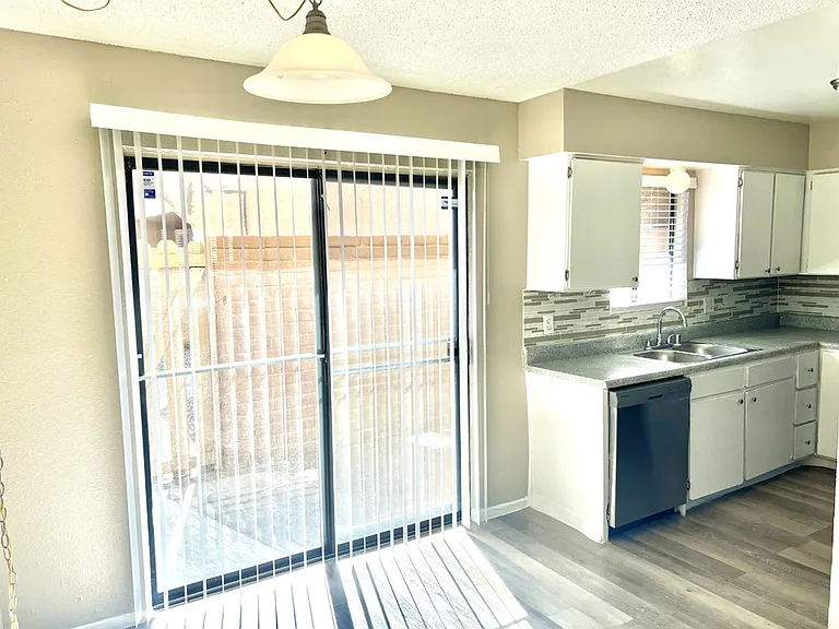 La Estancia Apartments — Photo 49