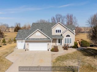 512 Hillside Dr, Cairo, NE 68824