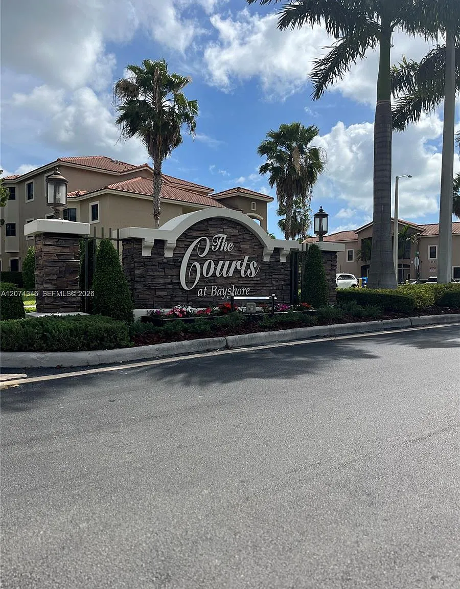 The Courts At Bayshore Ii — Photo 1