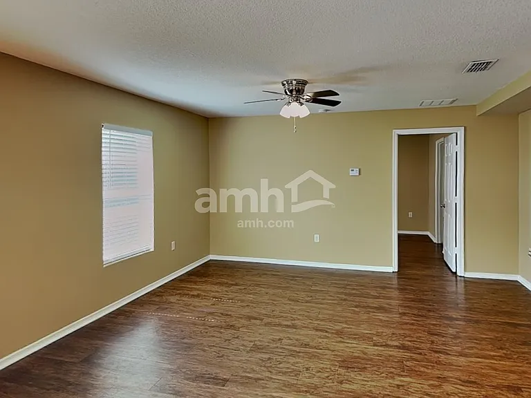1733 Strathmore Cir — Photo 5