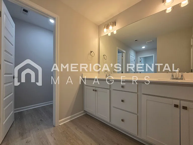 10304 Squires Way — Photo 42