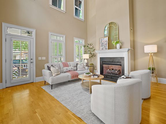 5th image of 9 Rivoli Ln