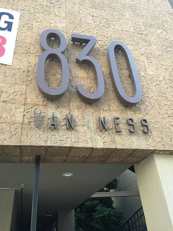 830 Van Ness Ave — Photo 2