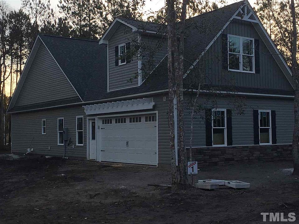 2nd image of 447 Carolina Oaks Ave
