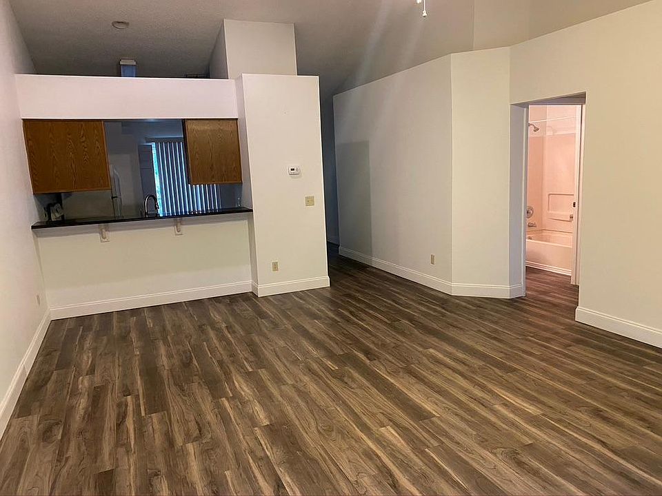 1st image of 168 Reserve Cir