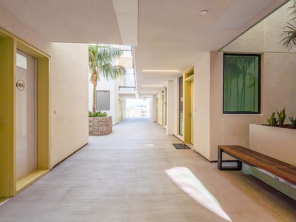 5th image of 23036 W Ventura Blvd #704