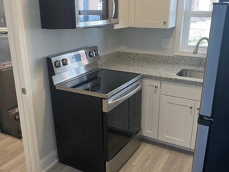 400 Maple Ln — Photo 8