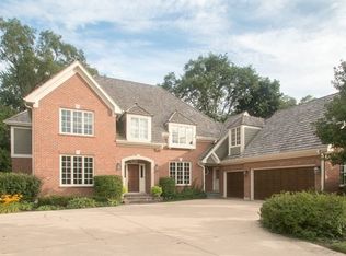 911 Winslow Cir, Glen Ellyn, IL 60137