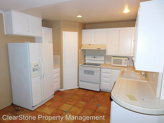 4th image of 18619 Collins St APT F12