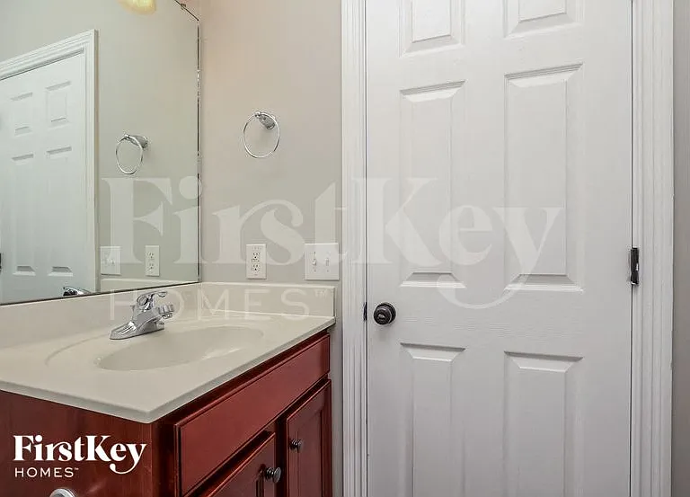 720 Courtland Ave — Photo 14
