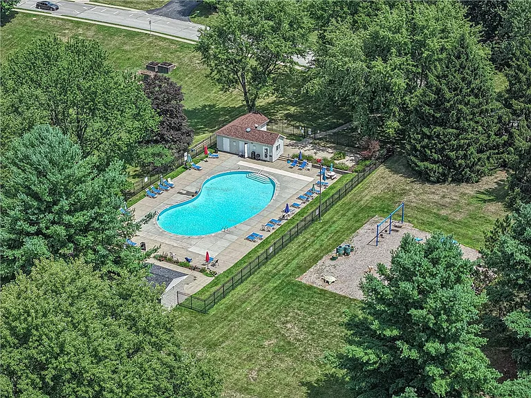 222 Castle Creek Dr — Photo 19