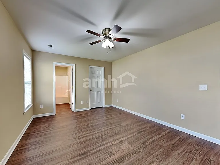 1867 Longmont Dr — Photo 9