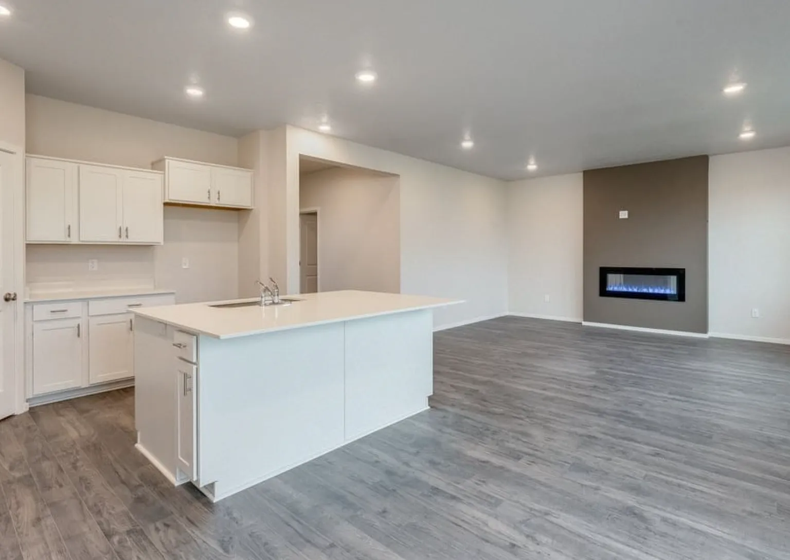 4 bed, 2.5 bath, 2332 sqft, $3,100 — Photo 4