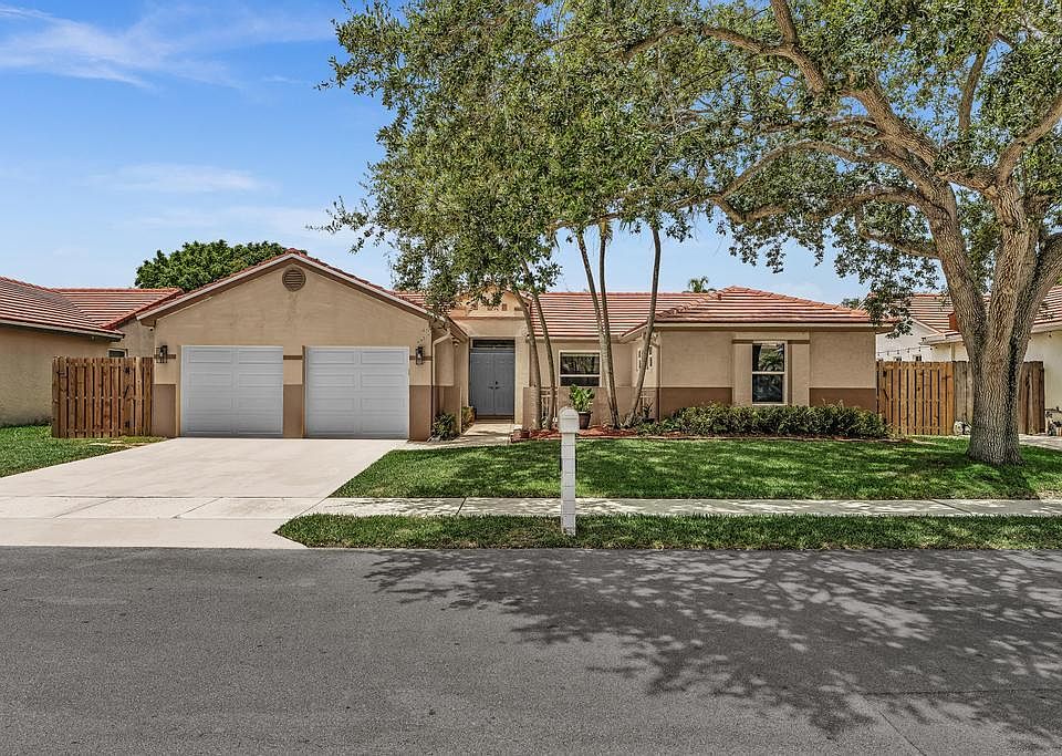 1st image of 3083 Lillian Lane
